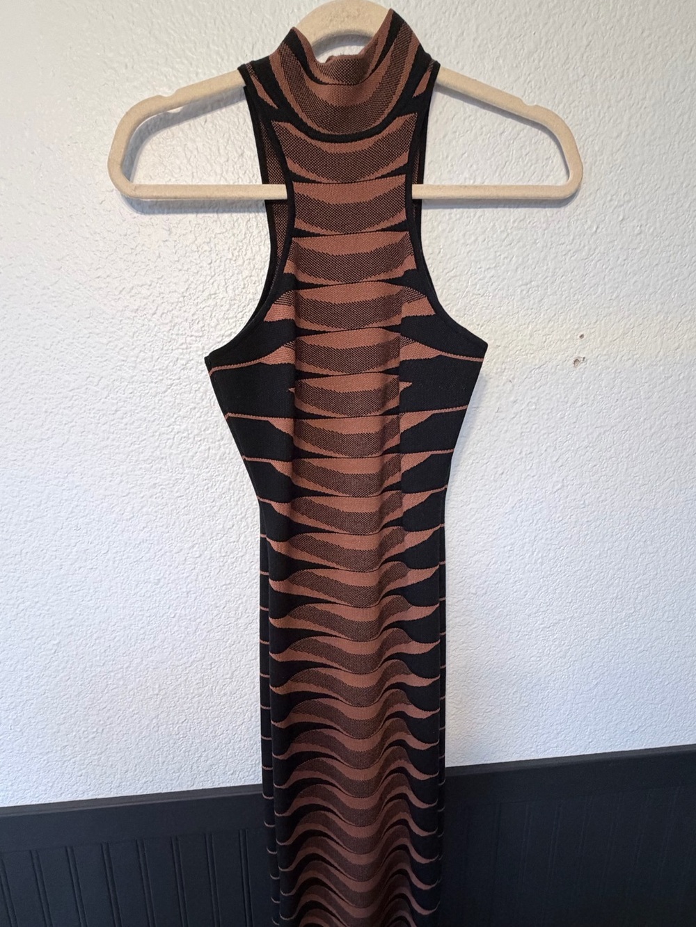 Fashion Nova One-Shoulder Wave-Print Bodycon Dress in Brown and Black